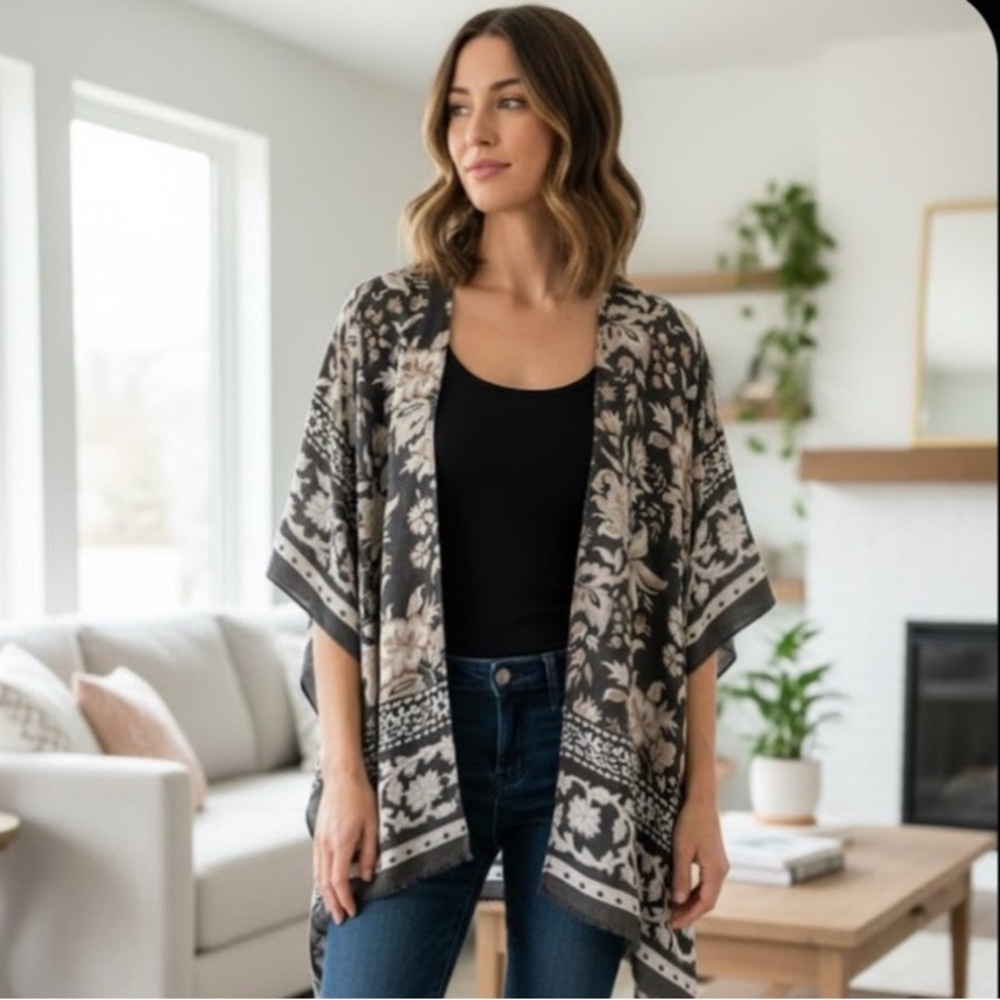 Vince Camuto Shawl in Floral Gray Cream Purple Soft Fabric OS